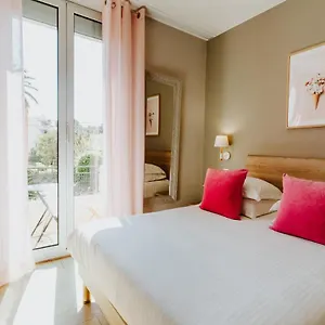 Le Petit Castel Hotel